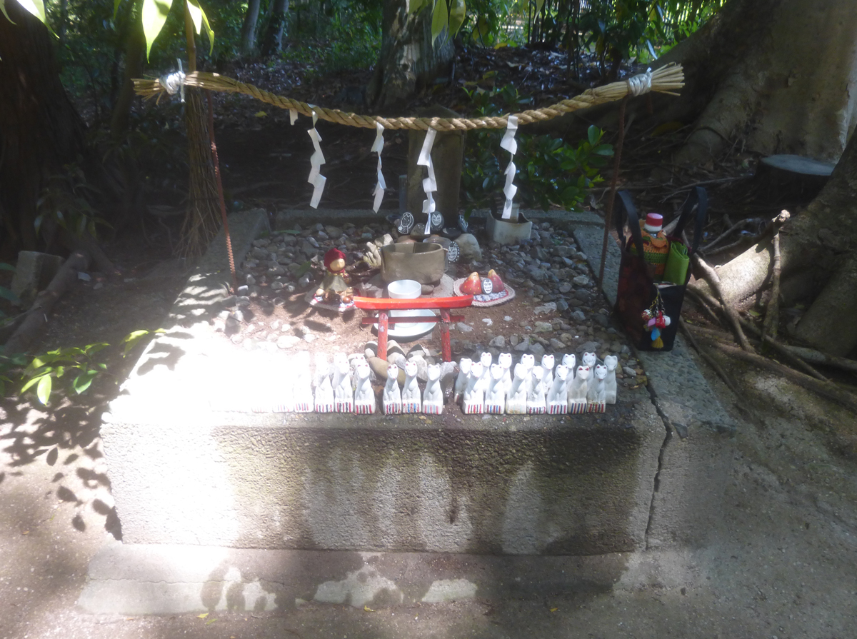 二十世紀の森の稲荷神塔